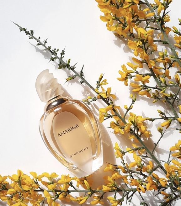 Givenchy Amarige edt 100ml Naturlig hud og harpleie badeprodukt og parfymer til gode priser. Fraktfritt over 299 Trygt og enkelt med Vipps eller Klarna