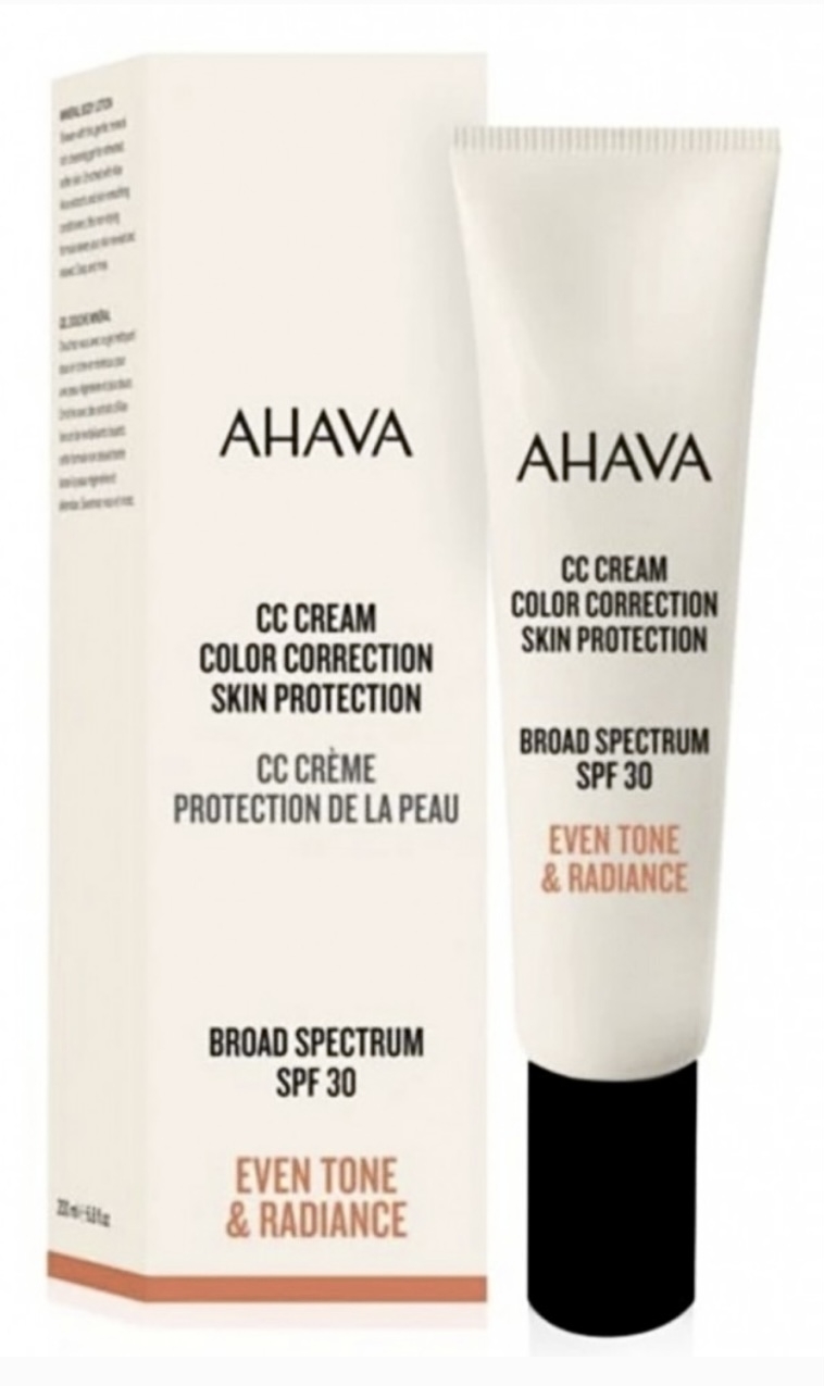 CC står for «Color Correcting» som korrigerer/dekker rødhet, urenheter, flekker og misfarging slik at man får en jevn hudtone. I tillegg gir den fuktighet og solbeskyttelse SPF30. Den tilpasser seg alle hudtoner og har lett konsistens. 